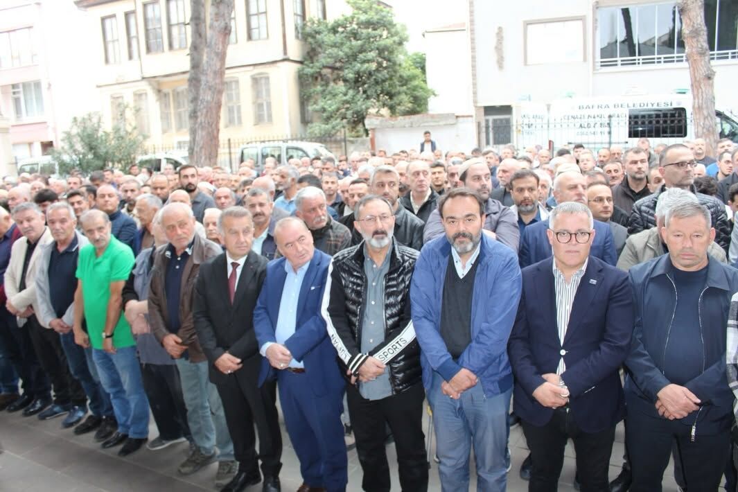 Özdemi̇r Ai̇lesi̇ni̇n Aci Günü; Kerem Özdemi̇r Dualarla Ebedi̇yete Uğurlandi (2)