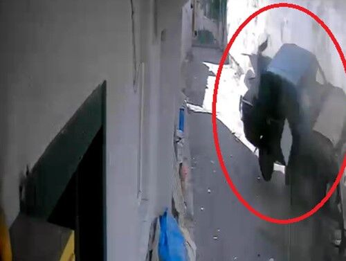 Pikap 5 Metreden Sokağa Uçtu 2 Yaralı (6)