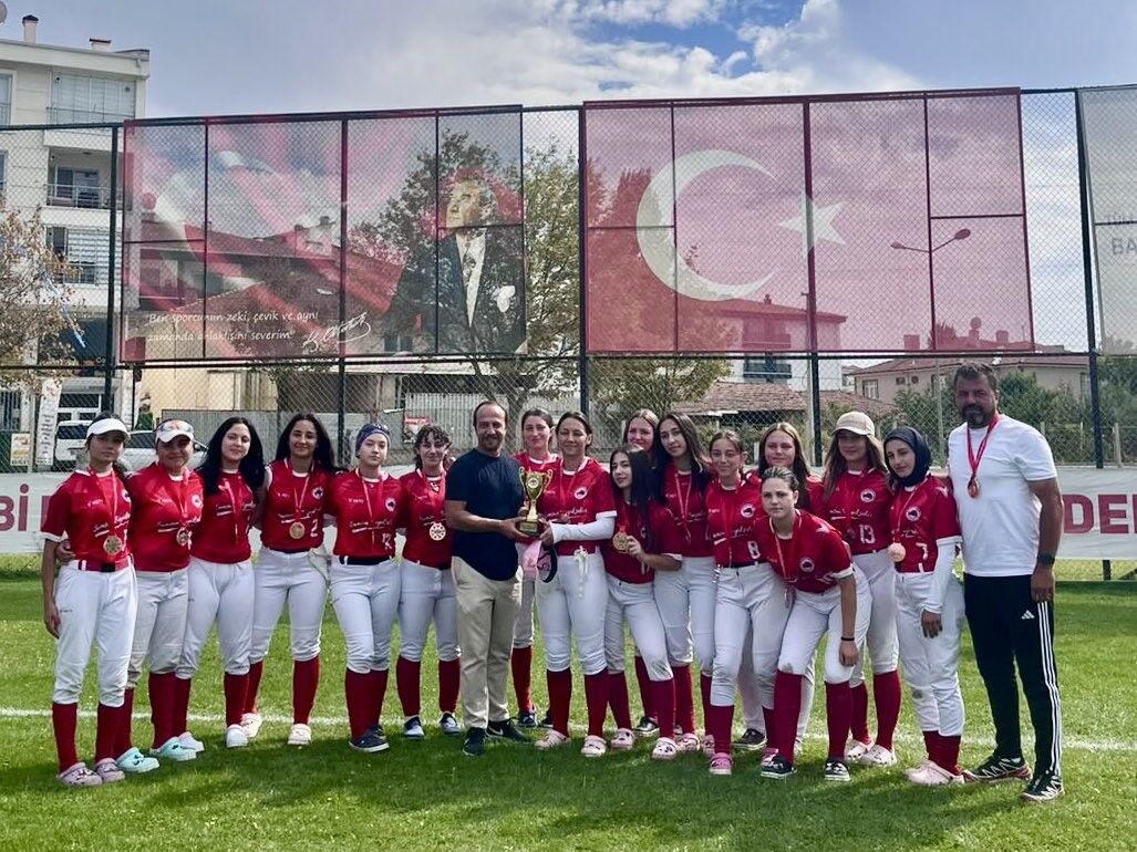 Samsun Softbol Takımından Türkiye Üçüncülüğü