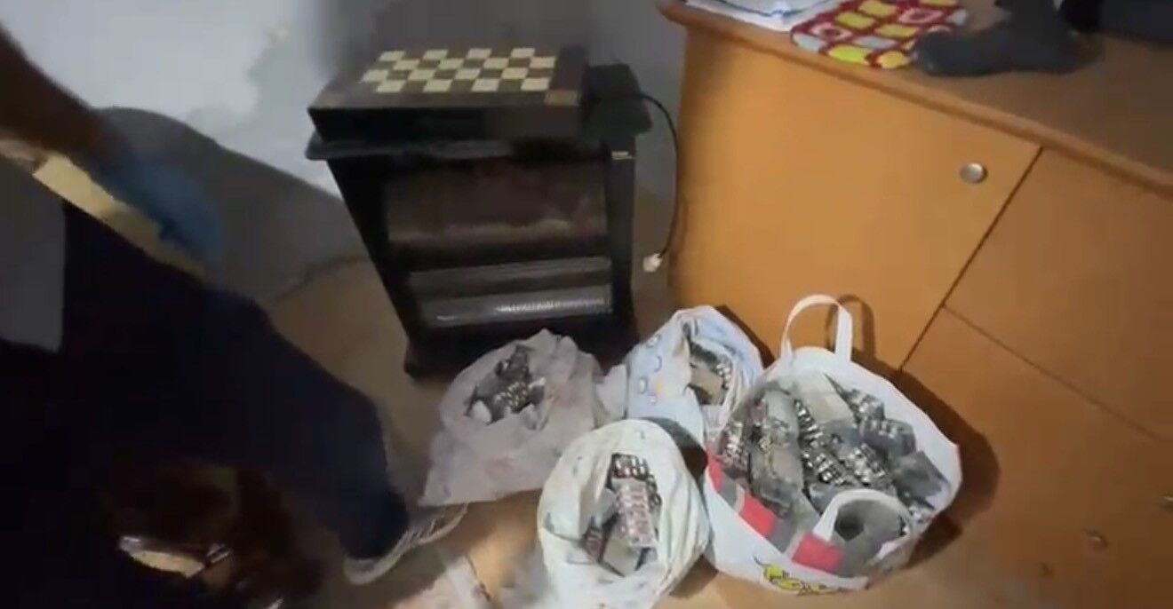 Samsun'da Ikamette 13 Bin 48 Sentetik Ecza Hap Ele Geçirildi2