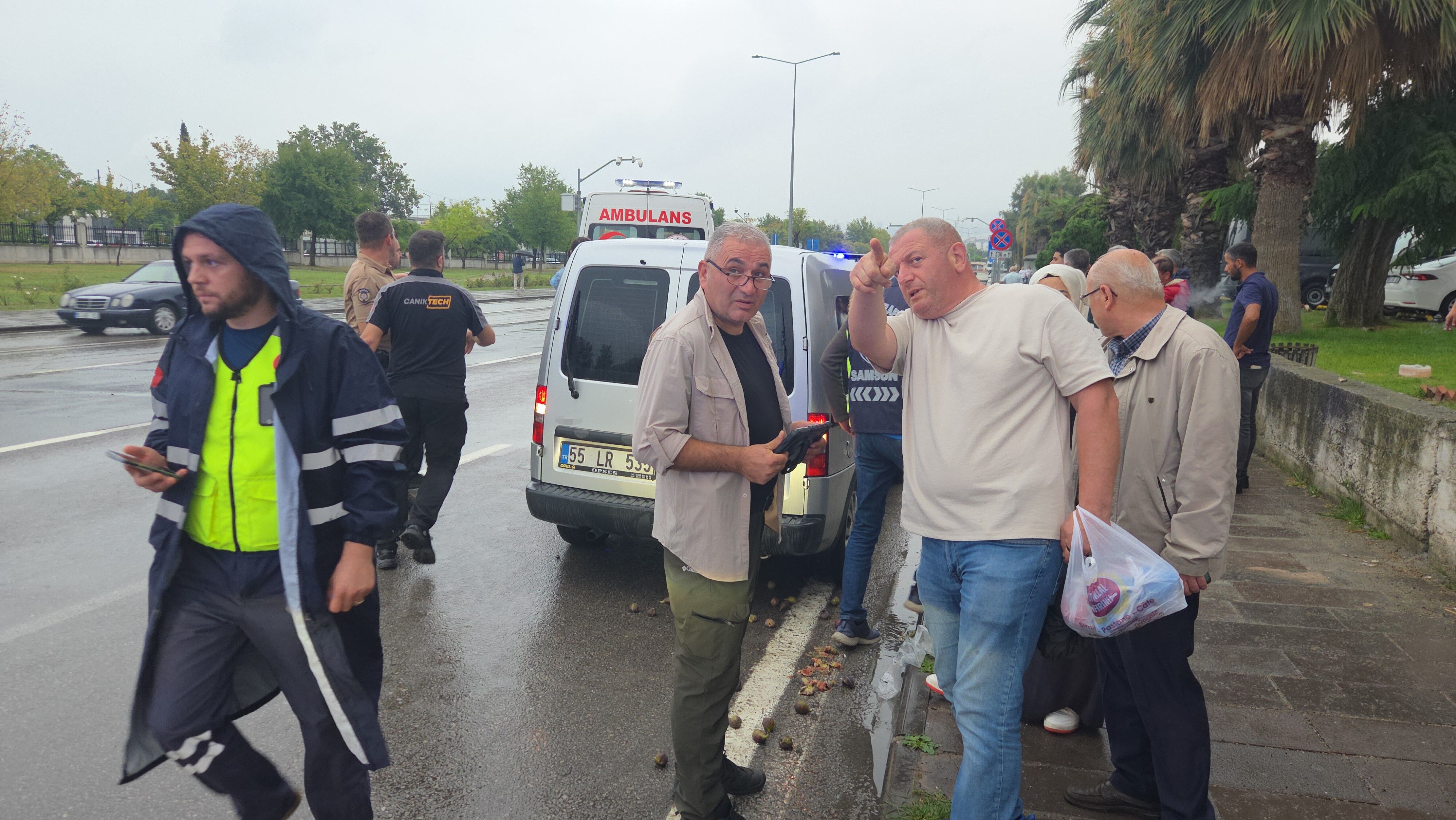 Samsun'da Motosiklet Yayaya Çarptı-1