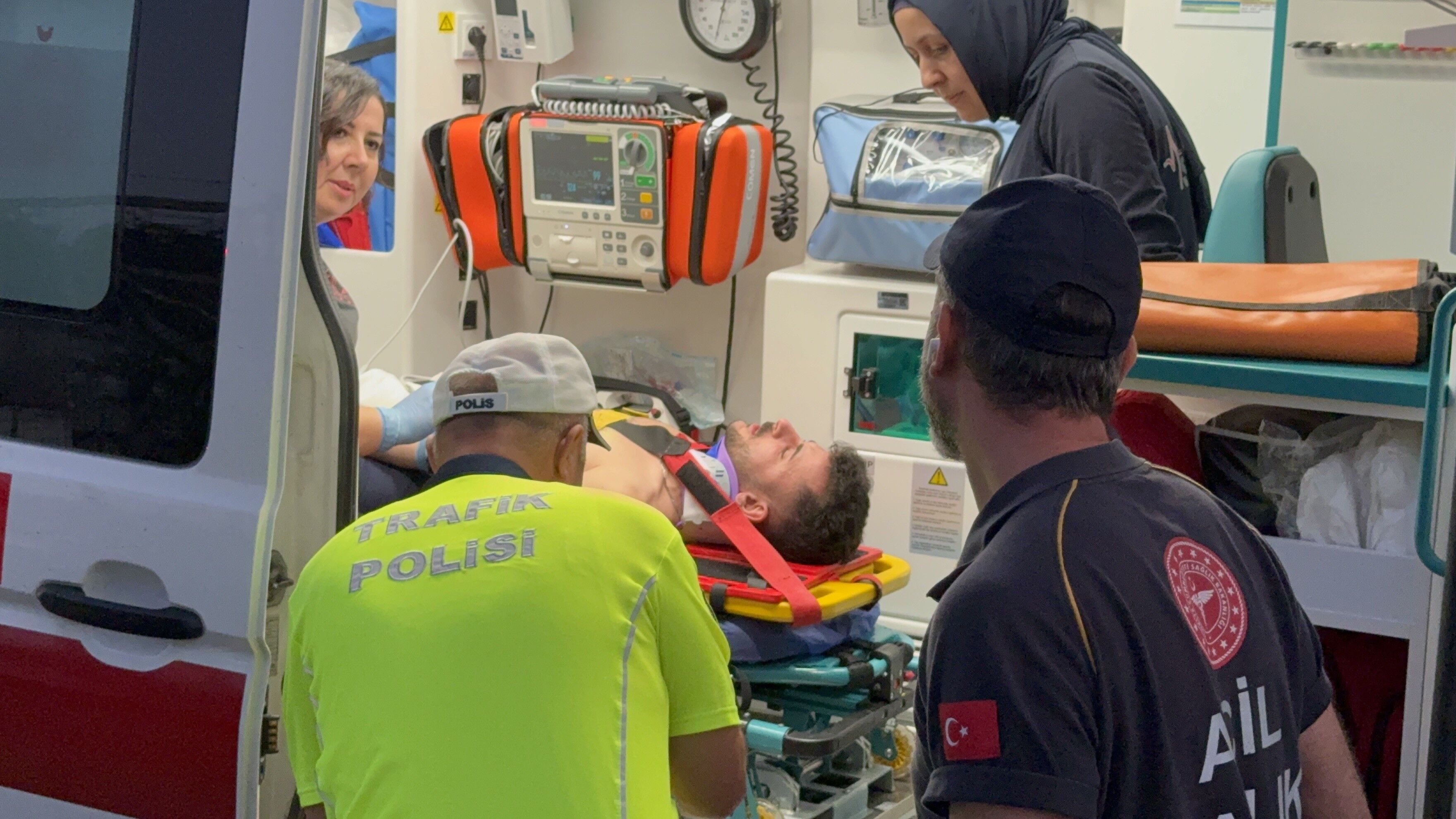 Samsun’da Otomobil Çöp Konteynerine Çarptı 2 Yaralı (5)