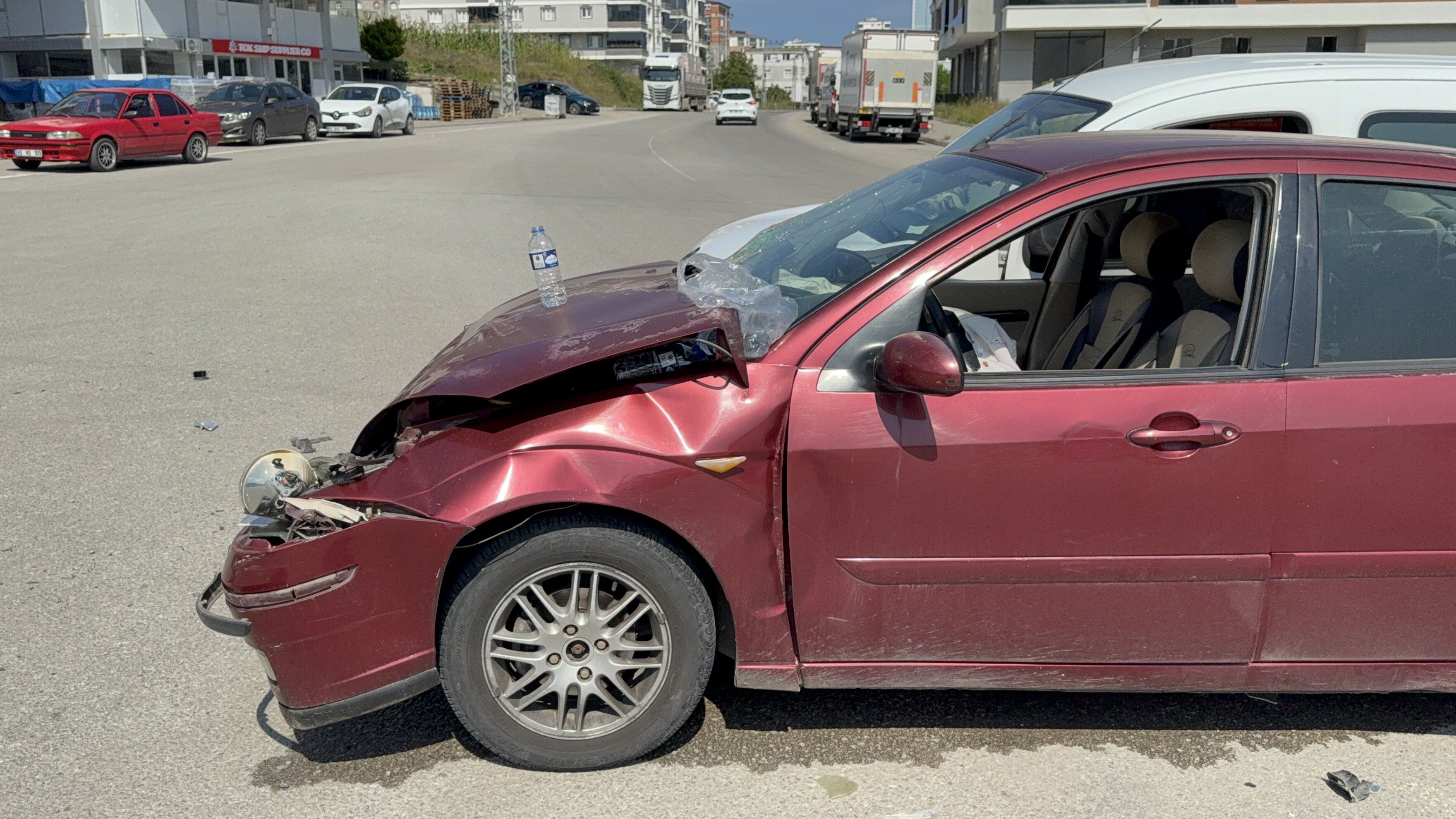 Samsun'da Otomobil Ile Hafif Ticari Araç Çarpıştı2