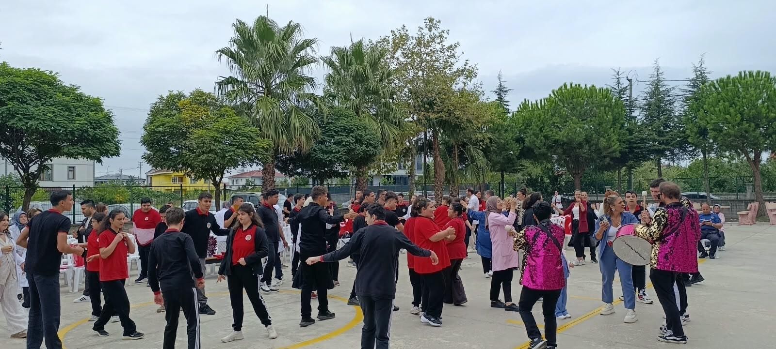 Samsun'da Özel Öğrencilerden İlköğretim Haftası'na Renkli Kutlama1