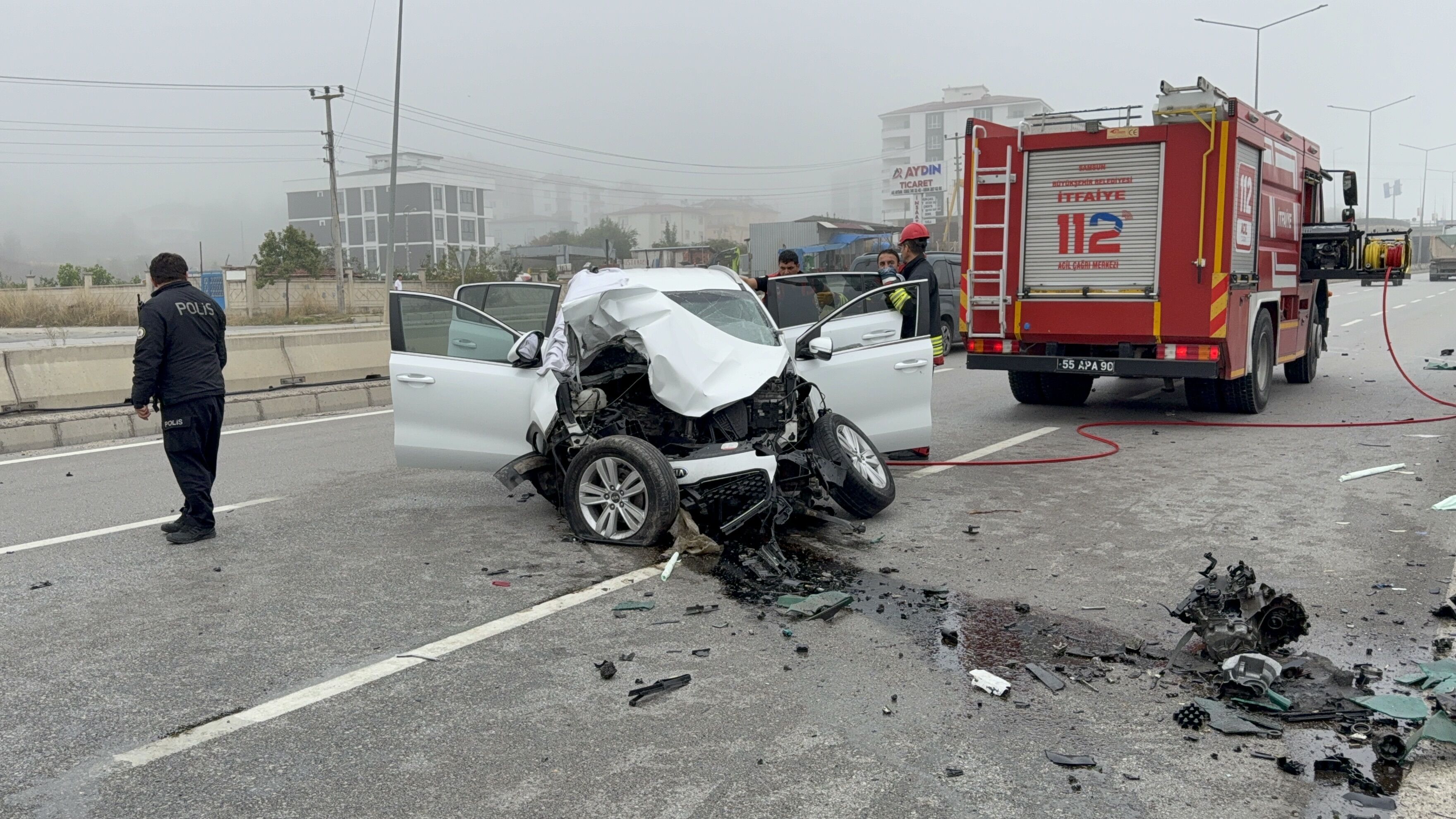 Samsun’da Suv Araç Direğe Çarptı (3)