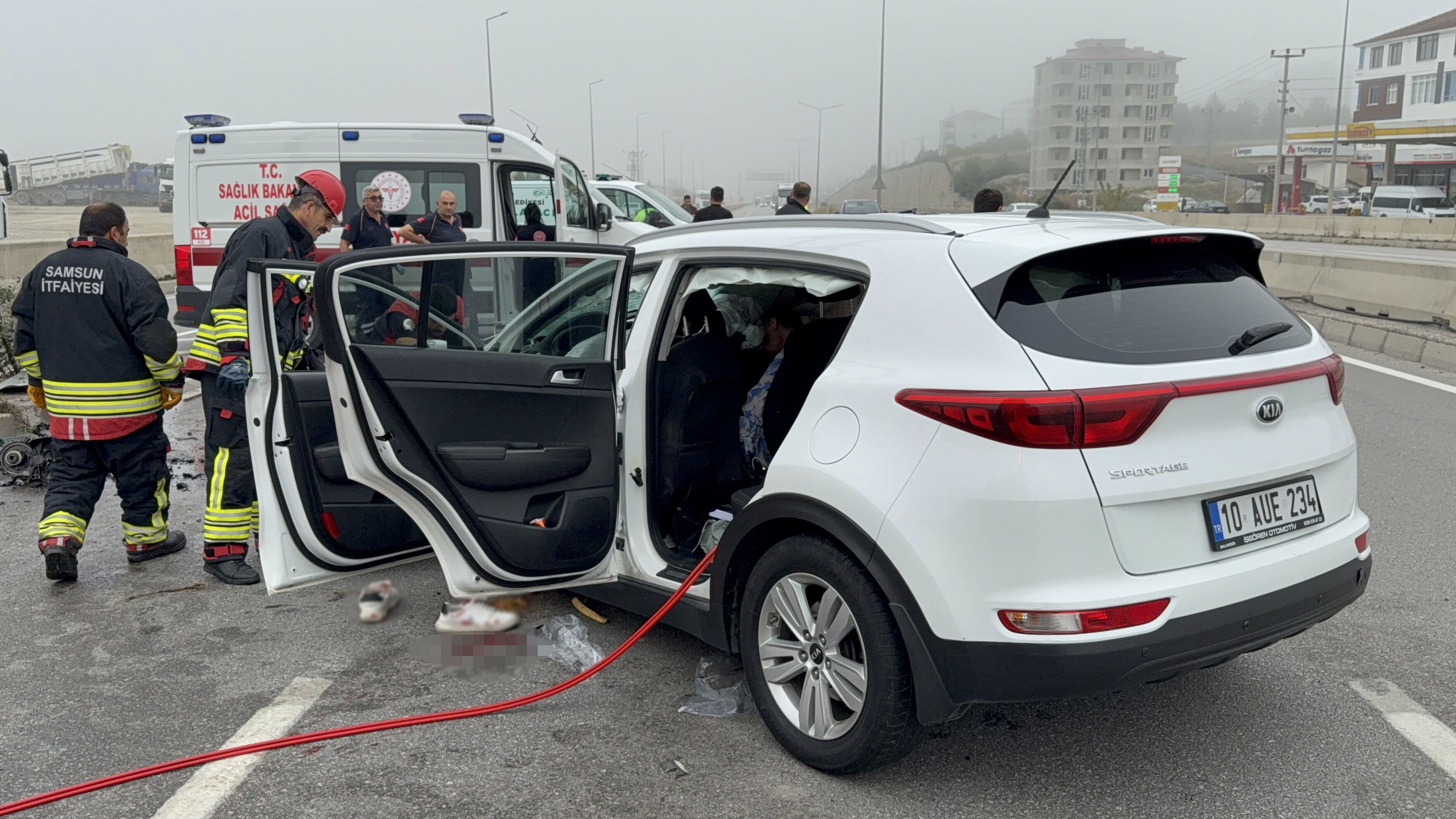 Samsun’da Suv Araç Direğe Çarptı (5)