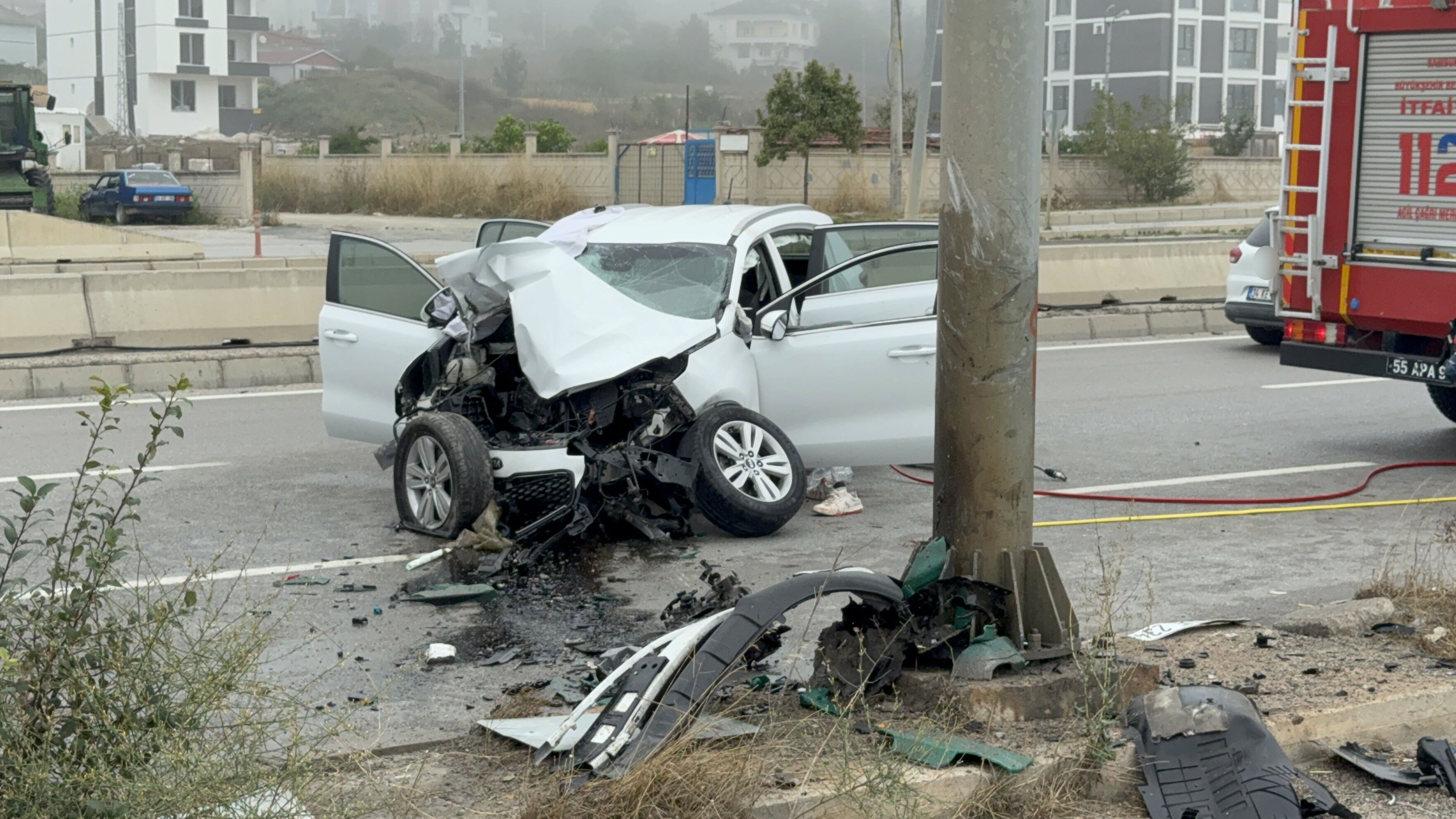 Samsun’da Suv Araç Direğe Çarptı (9)