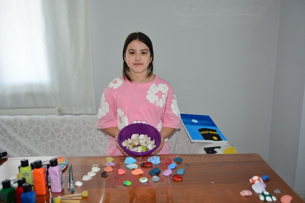 Samsunlu Minik Elif Zehra, Deniz Kabuklarını Sanat Eserine Dönüştürüyor (1)