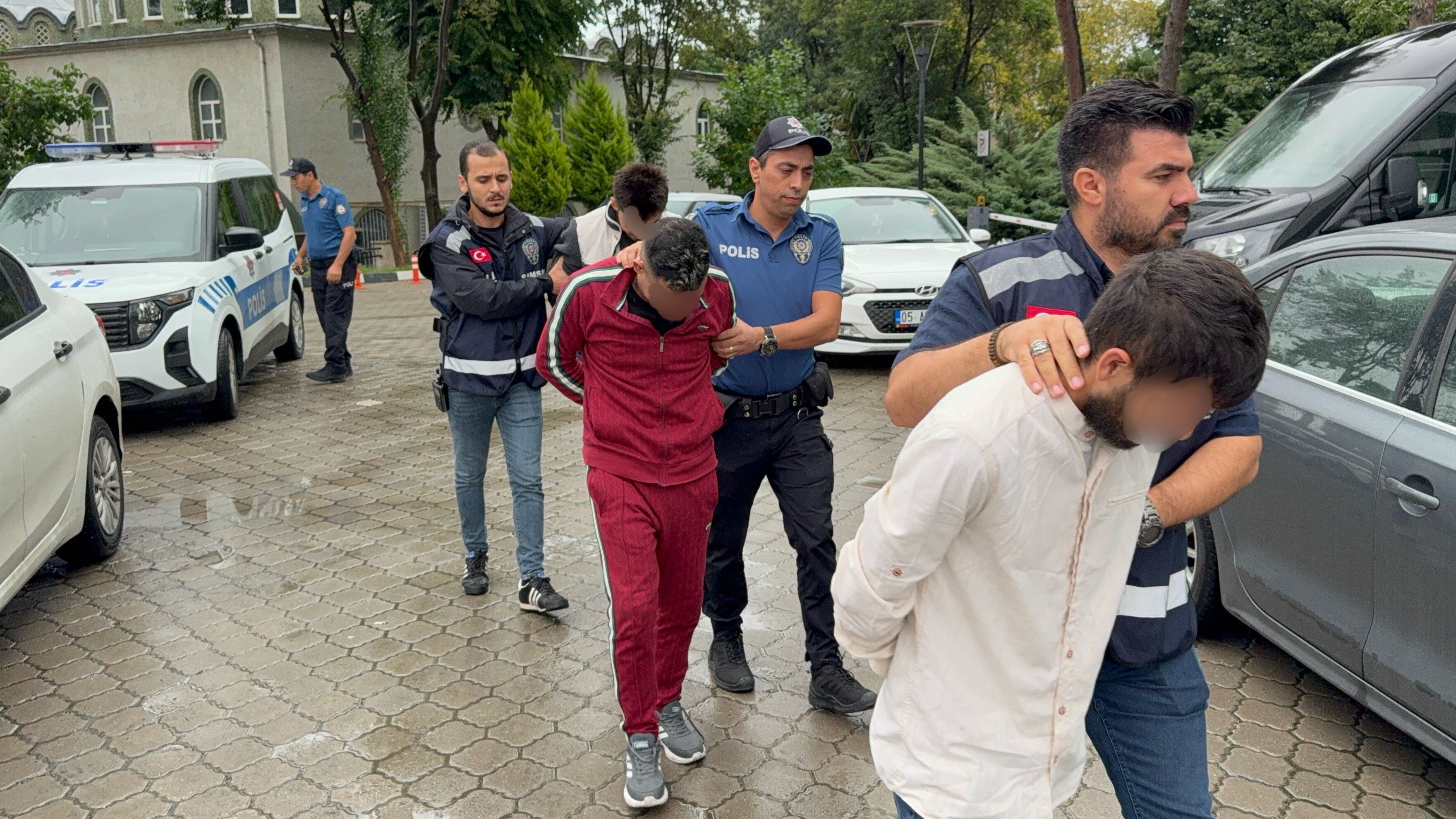 Yurttan Kaçan Iki Kız Çocuğunu Alıkoyup Cinsel Istismara 4 Gözaltı