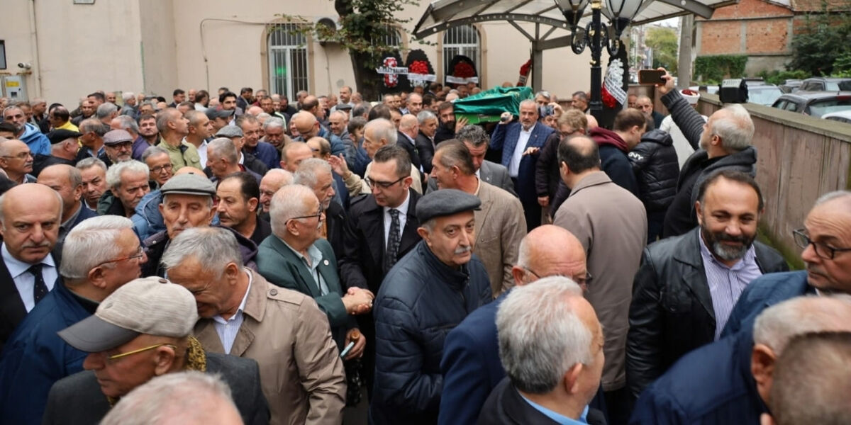 Bafra Basınının Duayeni Hasan Davran Dualarla Son Yolculuğuna Uğurlandı (4)