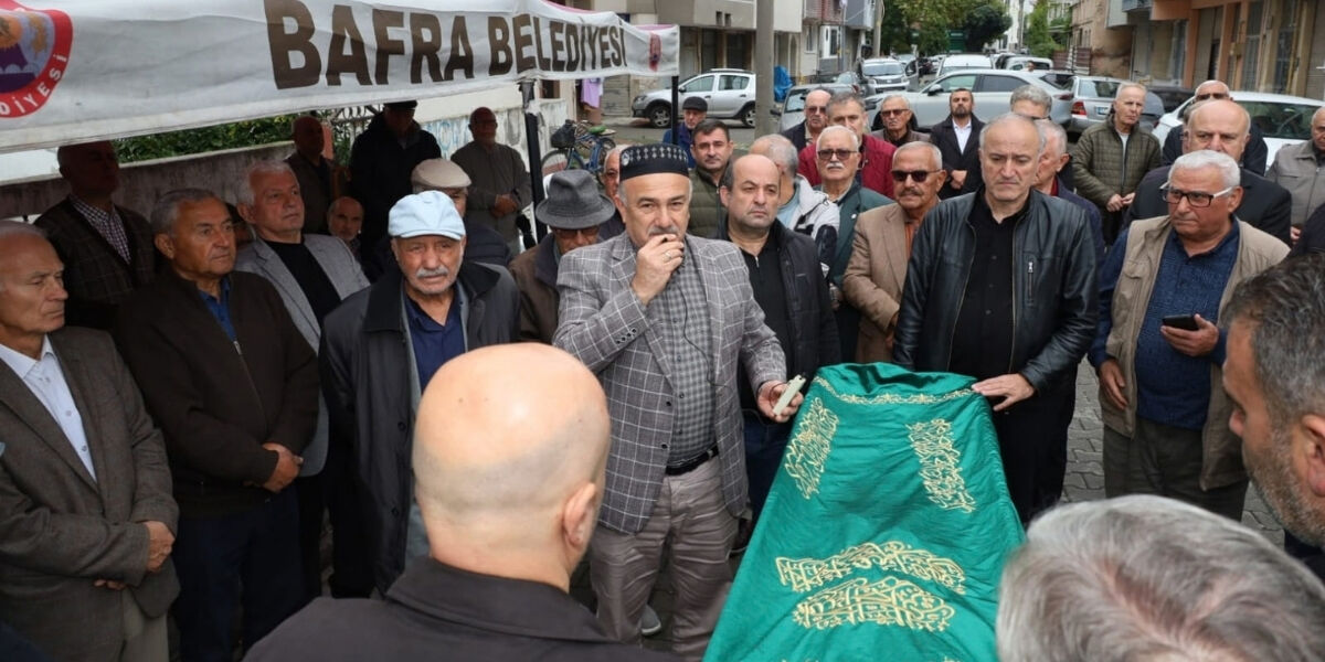 Bafra Basınının Duayeni Hasan Davran Dualarla Son Yolculuğuna Uğurlandı (7)