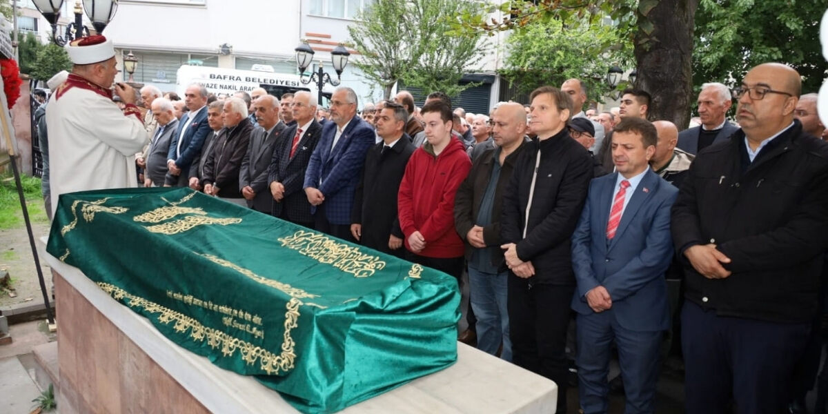 Bafra Basınının Duayeni Hasan Davran Dualarla Son Yolculuğuna Uğurlandı (8)