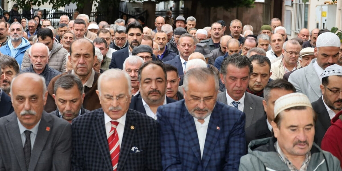 Bafra Basınının Duayeni Hasan Davran Dualarla Son Yolculuğuna Uğurlandı (9)