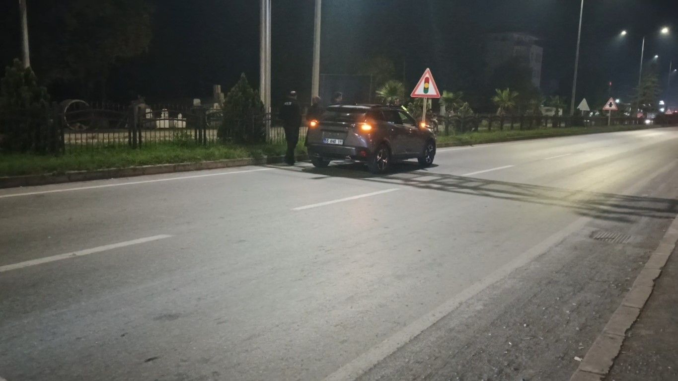 Bafra'da Otomobilin Çarptığı Bisiklet Sürücüsü Ağır Yaralandı (3)