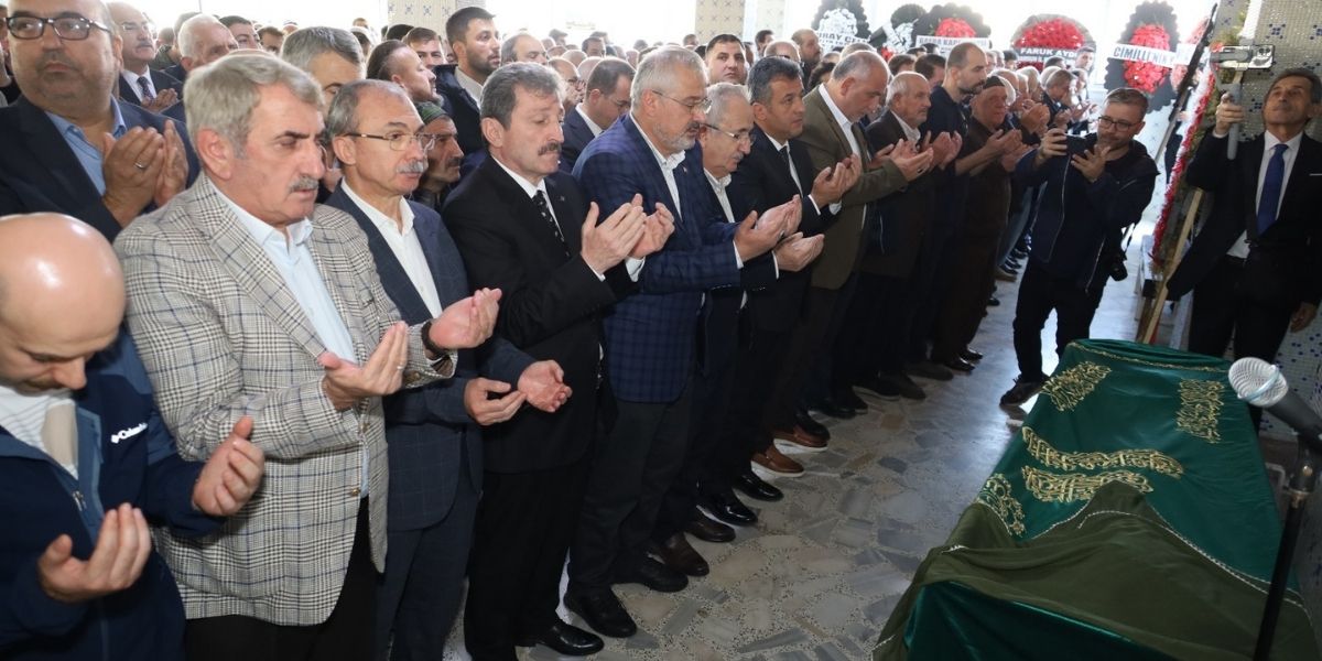 Başkan Kılıç’ın Annesi Secinfer Kılıç Dualarla Son Yolculuğuna Uğurlandı (2)
