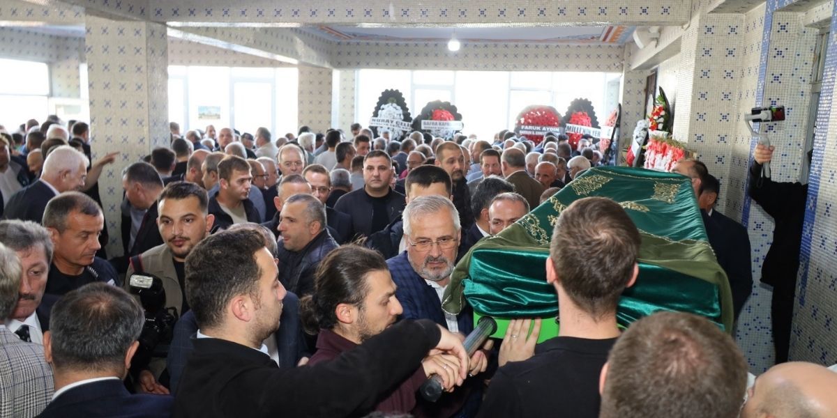 Başkan Kılıç’ın Annesi Secinfer Kılıç Dualarla Son Yolculuğuna Uğurlandı (3)