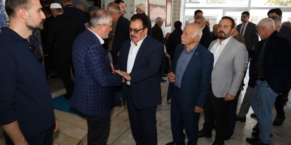 Başkan Kılıç’ın Annesi Secinfer Kılıç Dualarla Son Yolculuğuna Uğurlandı (4)
