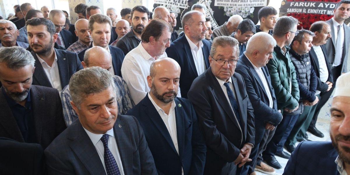 Başkan Kılıç’ın Annesi Secinfer Kılıç Dualarla Son Yolculuğuna Uğurlandı (5)