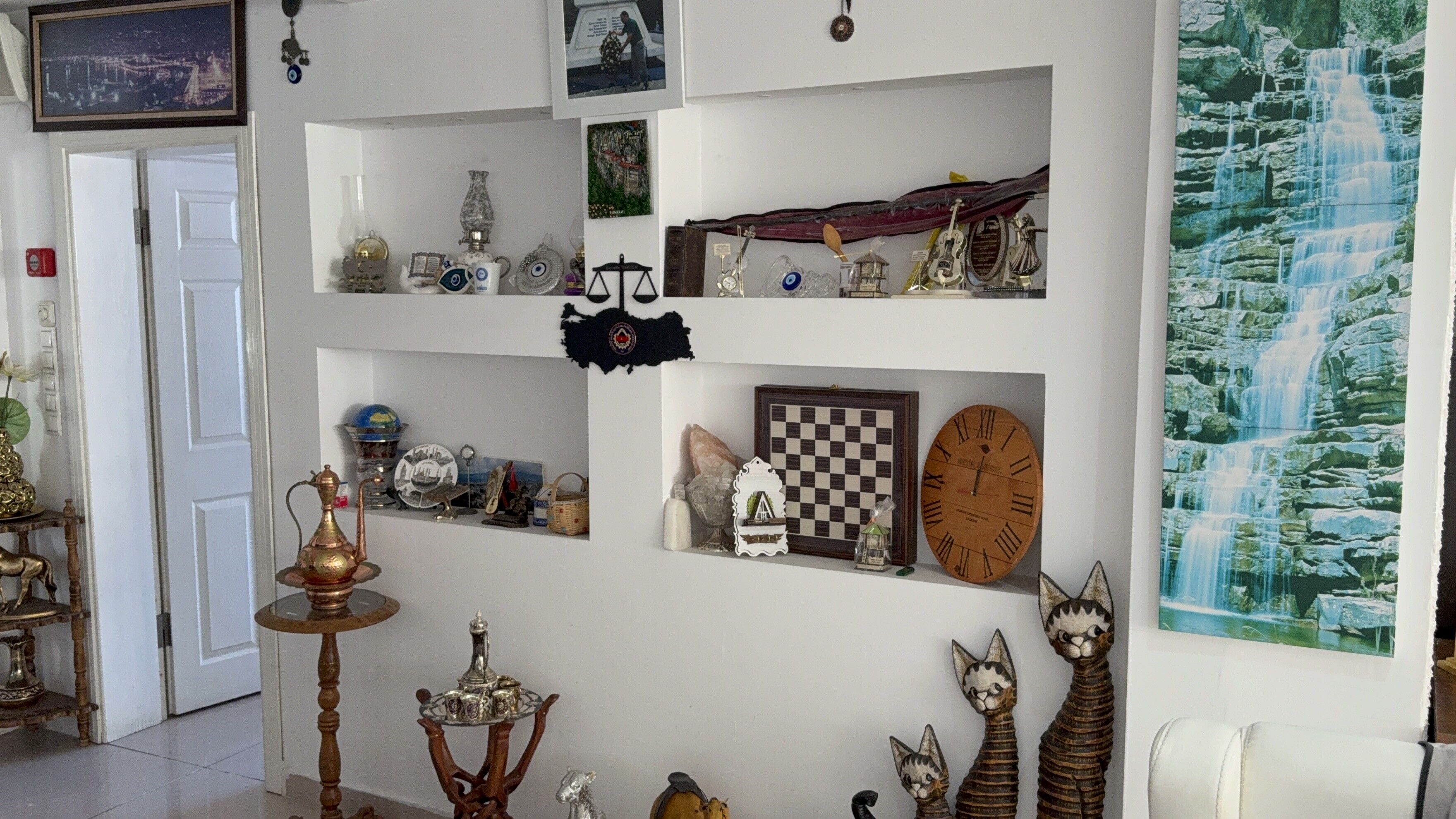 Başkanın Makam Odası Antikacı Dükkanını Aratmıyor (6)