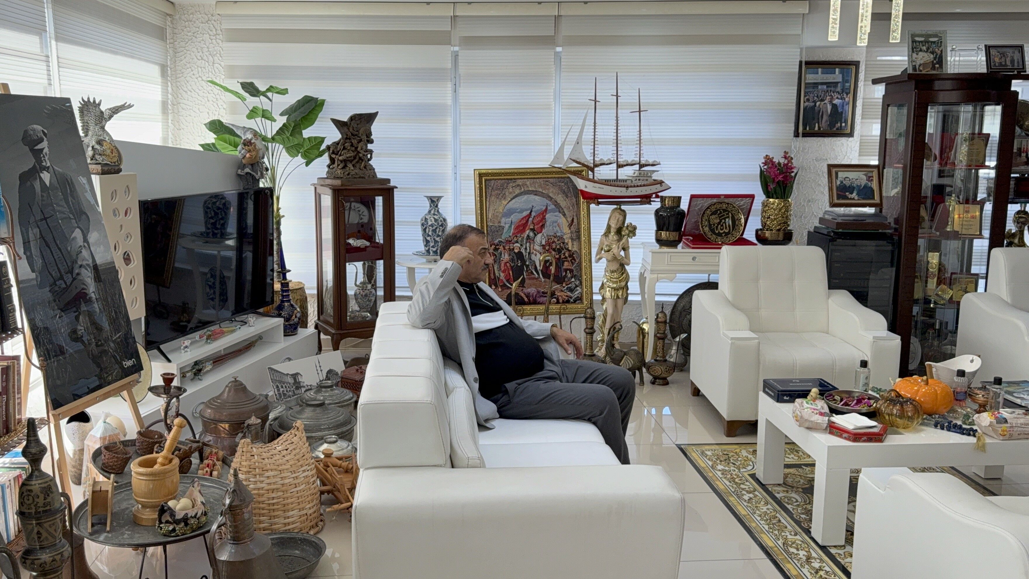 Başkanın Makam Odası Antikacı Dükkanını Aratmıyor (7)