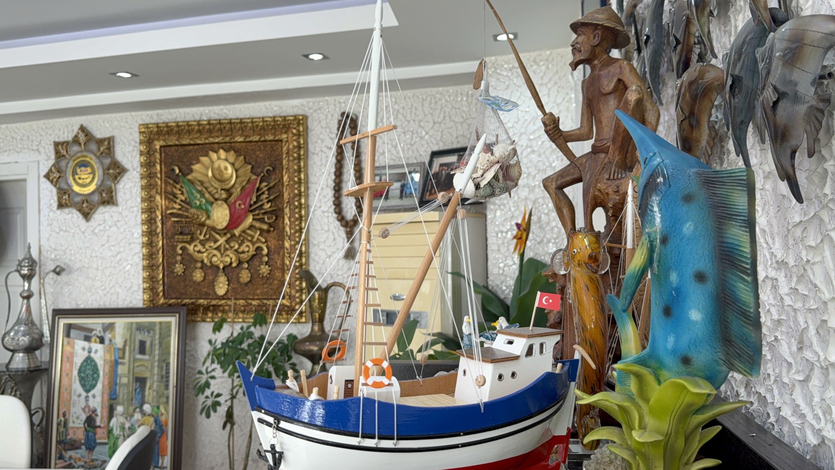 Başkanın Makam Odası Antikacı Dükkanını Aratmıyor (8)
