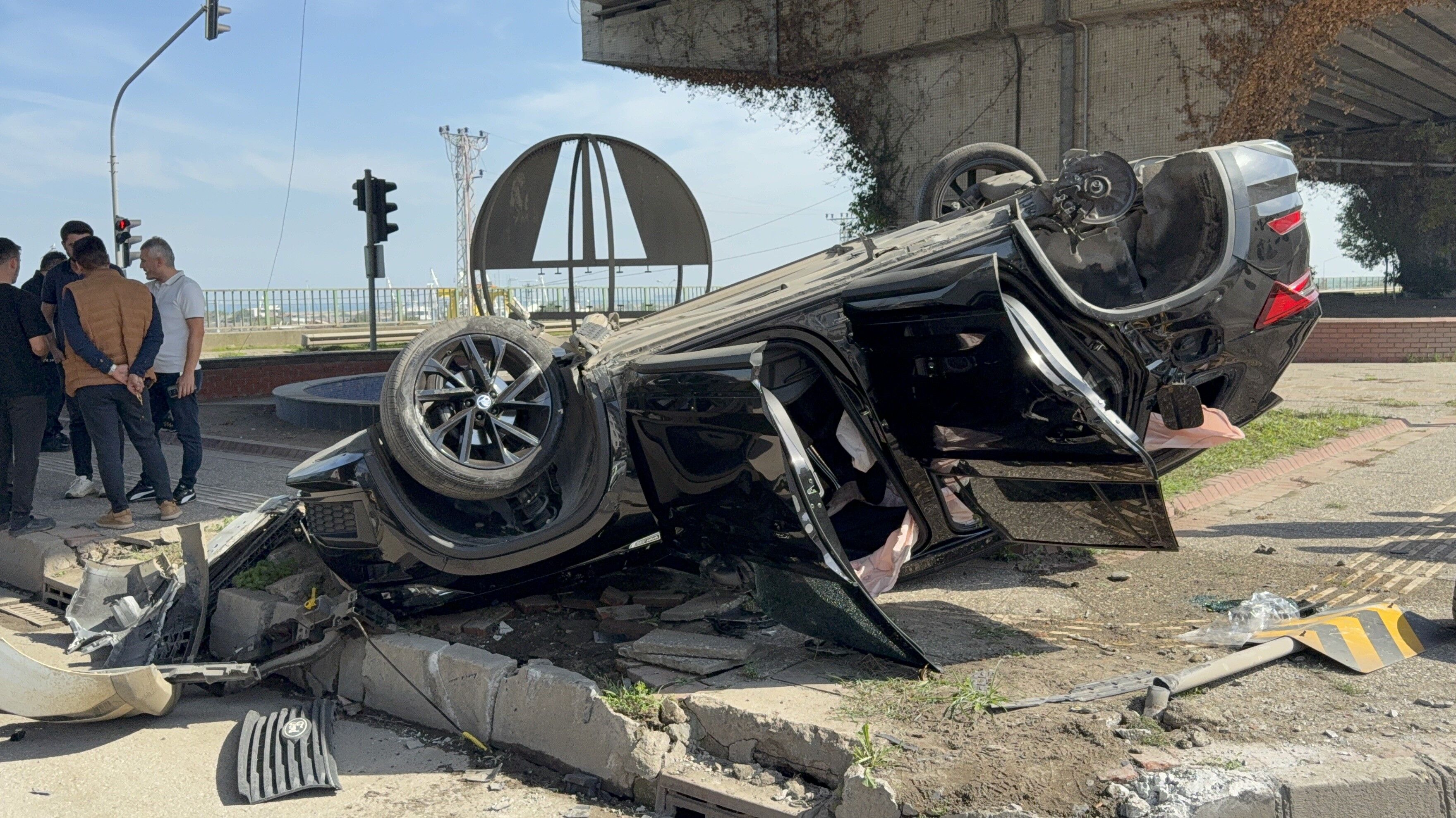 Bir saat önce 2,6 milyon liraya aldığı otomobile başka araç çarptı: 1 yaralı