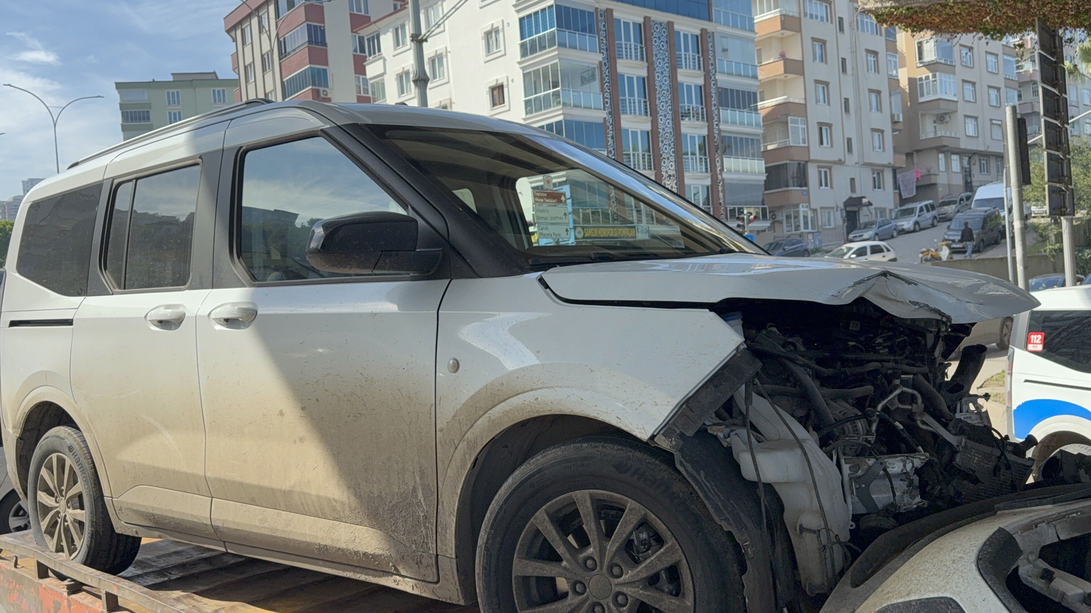 Bir Saat Önce 2,6 Milyon Liraya Aldığı Otomobile Başka Araç Çarptı (6)