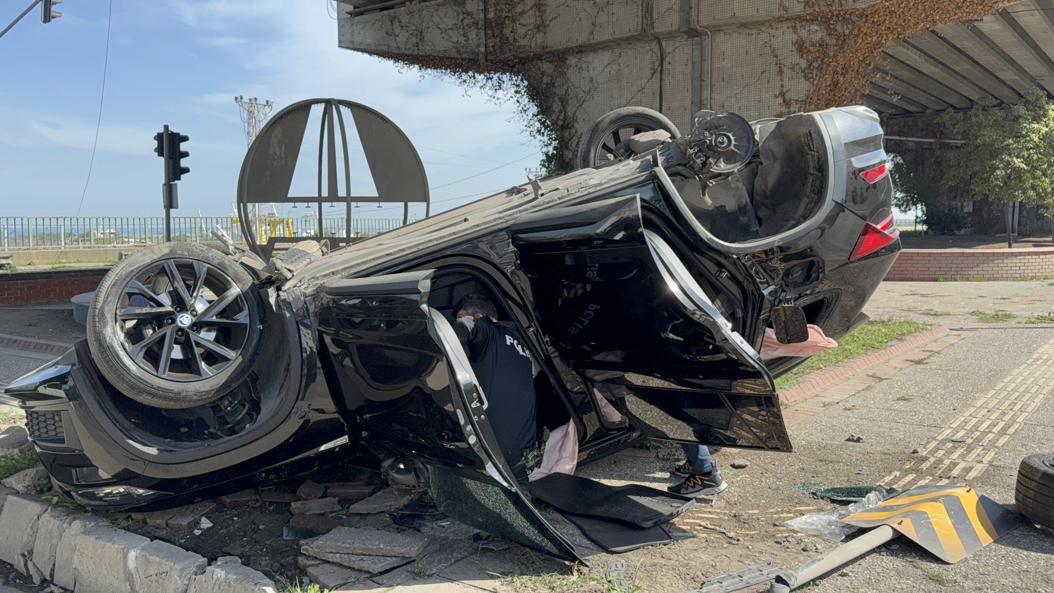 Bir Saat Önce 2,6 Milyon Liraya Aldığı Otomobile Başka Araç Çarptı (7)