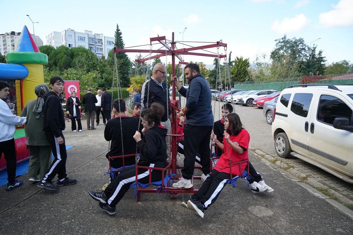 Camiler Özel Öğrencilerle Şenlendi (6)