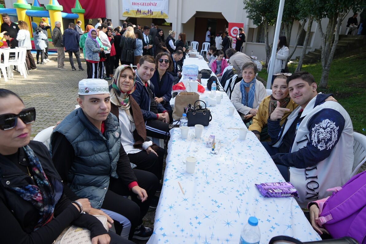 Camiler Özel Öğrencilerle Şenlendi (7)