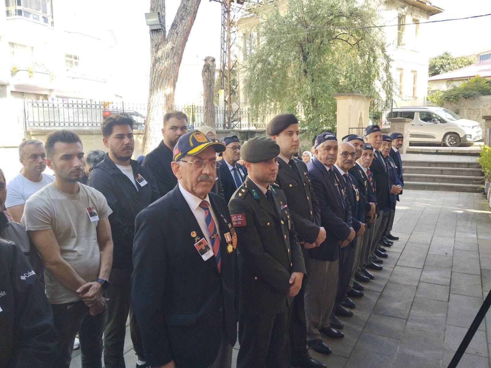 Kıbrıs Gazisi Hikmet Deniz Askerî Törenle Son Yolculuğuna Uğurlandı (15)