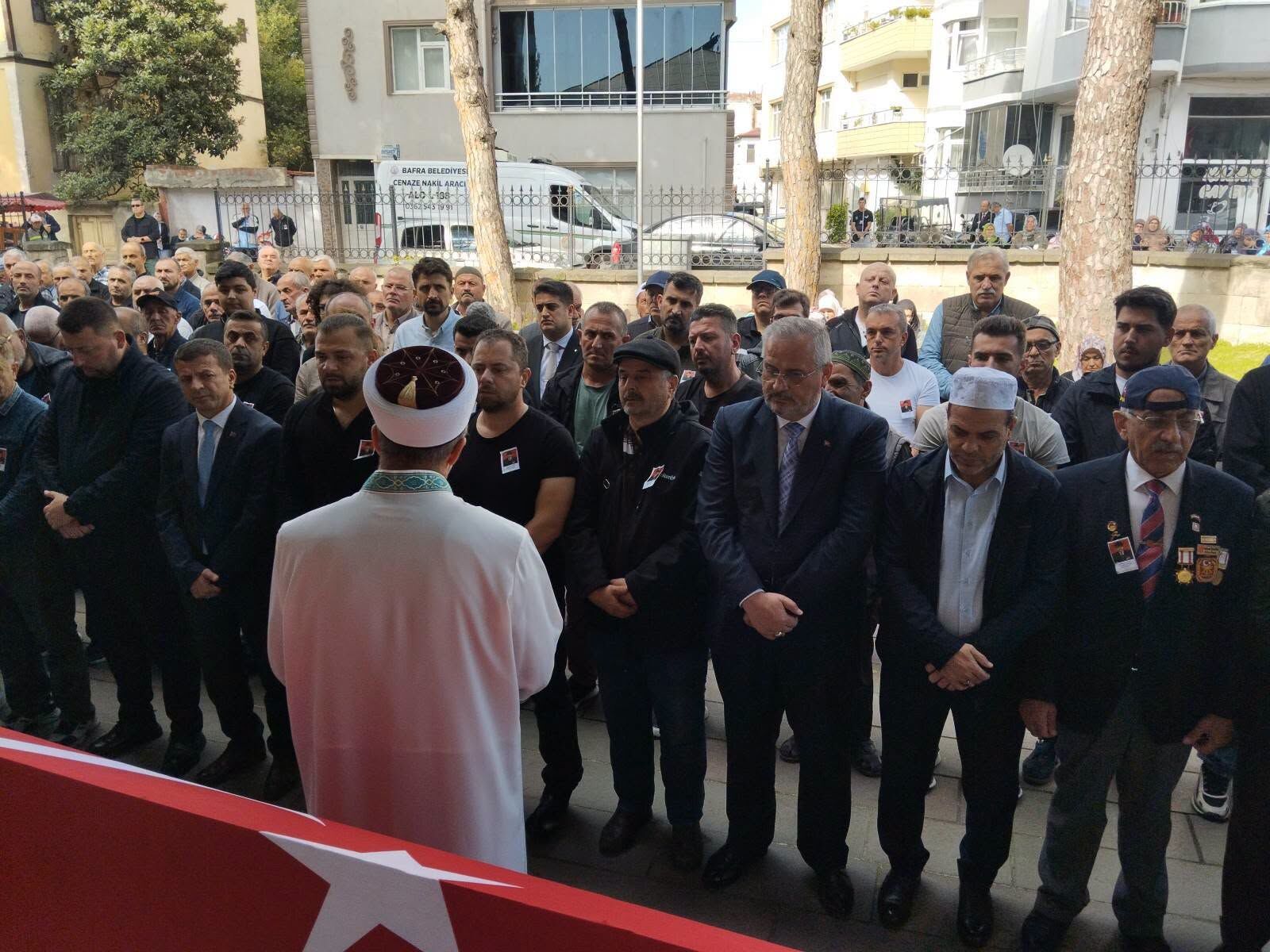 Kıbrıs Gazisi Hikmet Deniz Askerî Törenle Son Yolculuğuna Uğurlandı