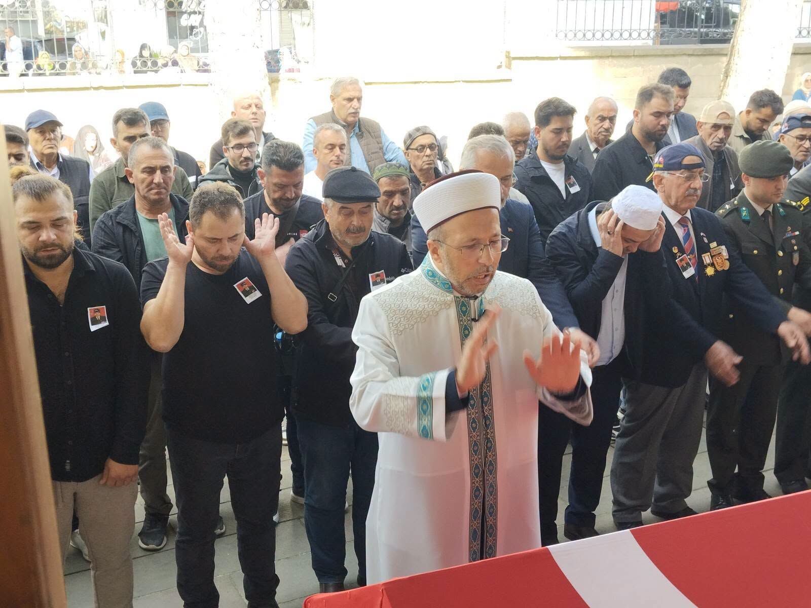 Kıbrıs Gazisi Hikmet Deniz Askerî Törenle Son Yolculuğuna Uğurlandı (2)