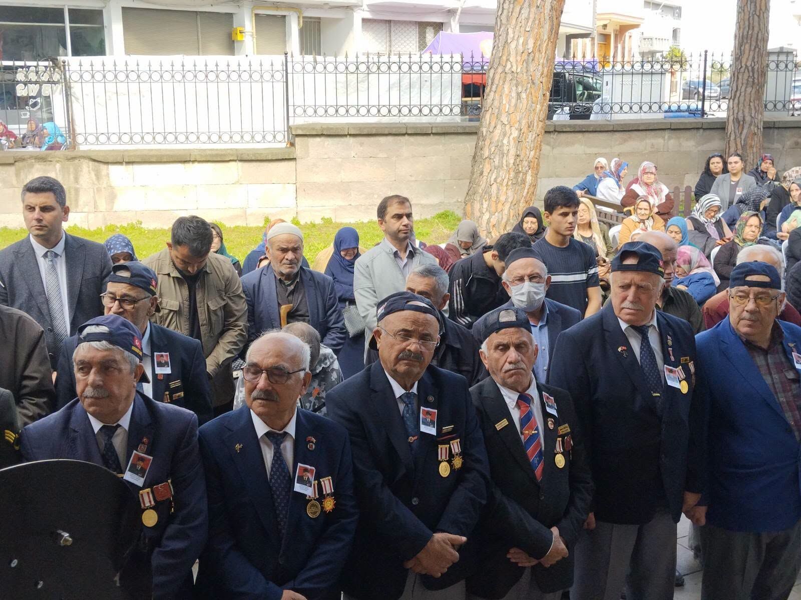Kıbrıs Gazisi Hikmet Deniz Askerî Törenle Son Yolculuğuna Uğurlandı (8)