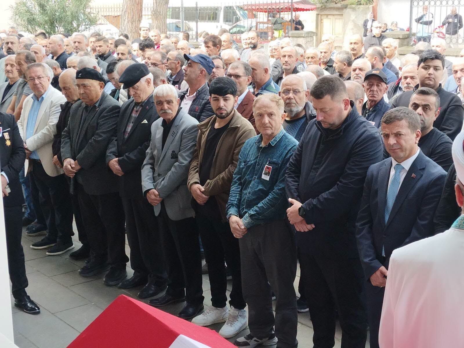 Kıbrıs Gazisi Hikmet Deniz Askerî Törenle Son Yolculuğuna Uğurlandı (9)