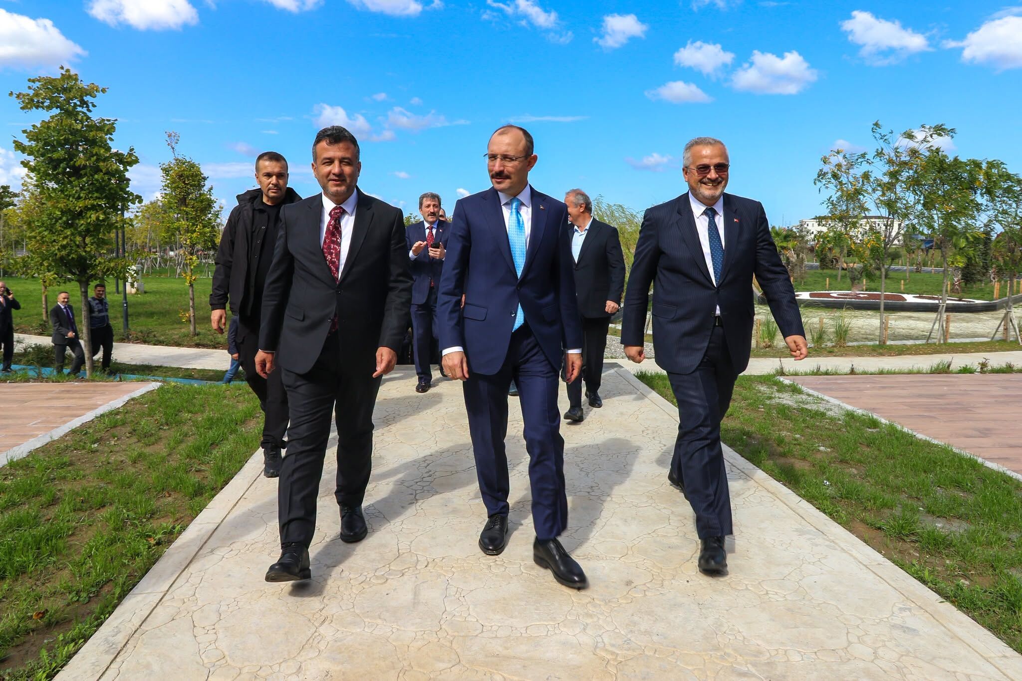 Mi̇llet Bahçesi̇ Bafra’da Şehri̇n Sosyal Ki̇mli̇ği̇ni̇ Güçlendi̇ri̇yor (2)