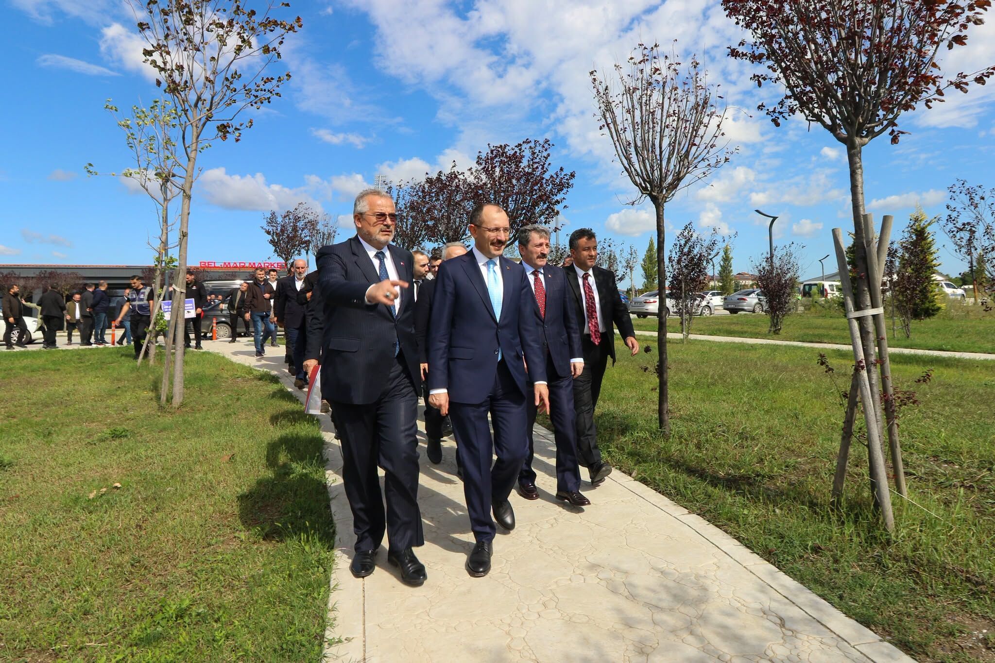 Mi̇llet Bahçesi̇ Bafra’da Şehri̇n Sosyal Ki̇mli̇ği̇ni̇ Güçlendi̇ri̇yor (3)