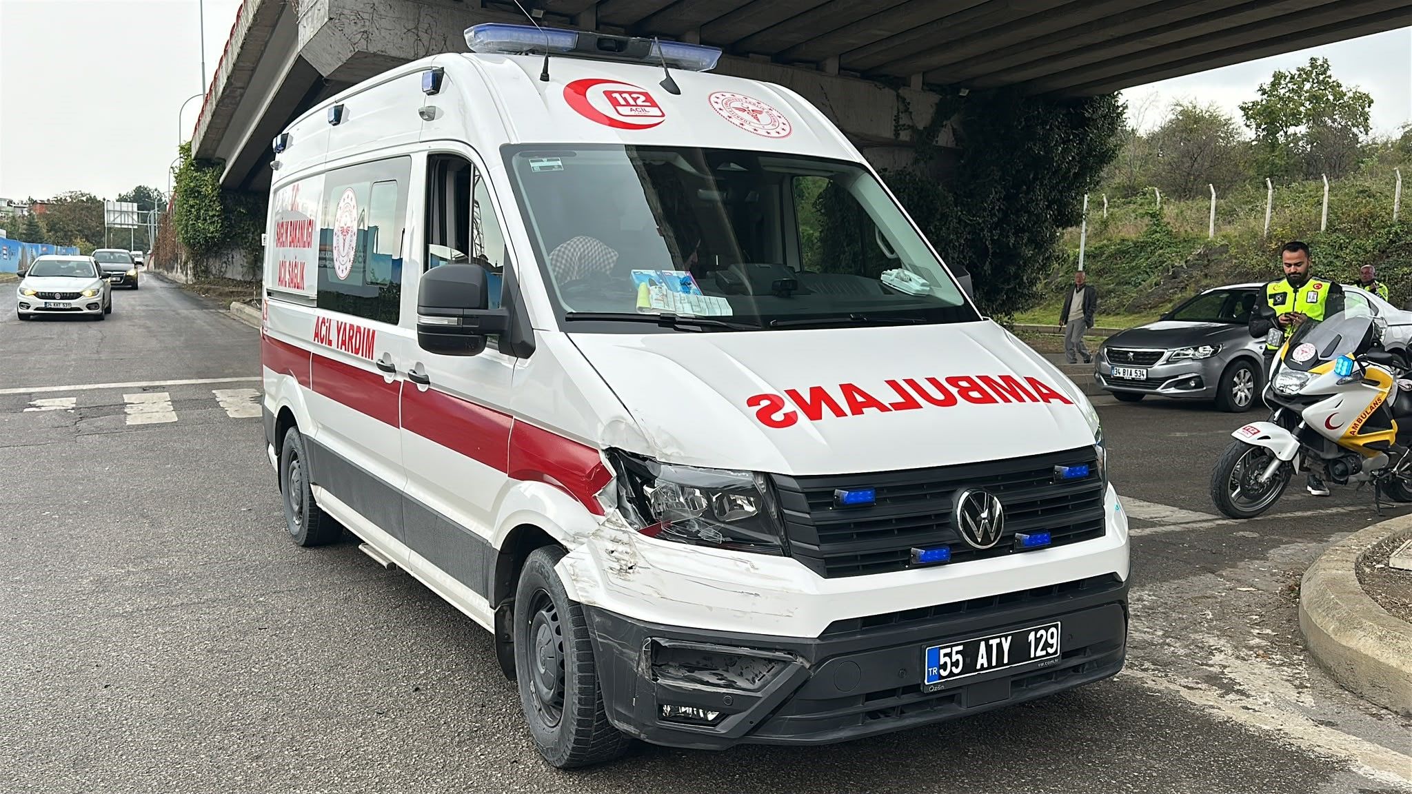 Samsun'da Ambulans Ile Yolcu Minibüsü Çarpıştı1