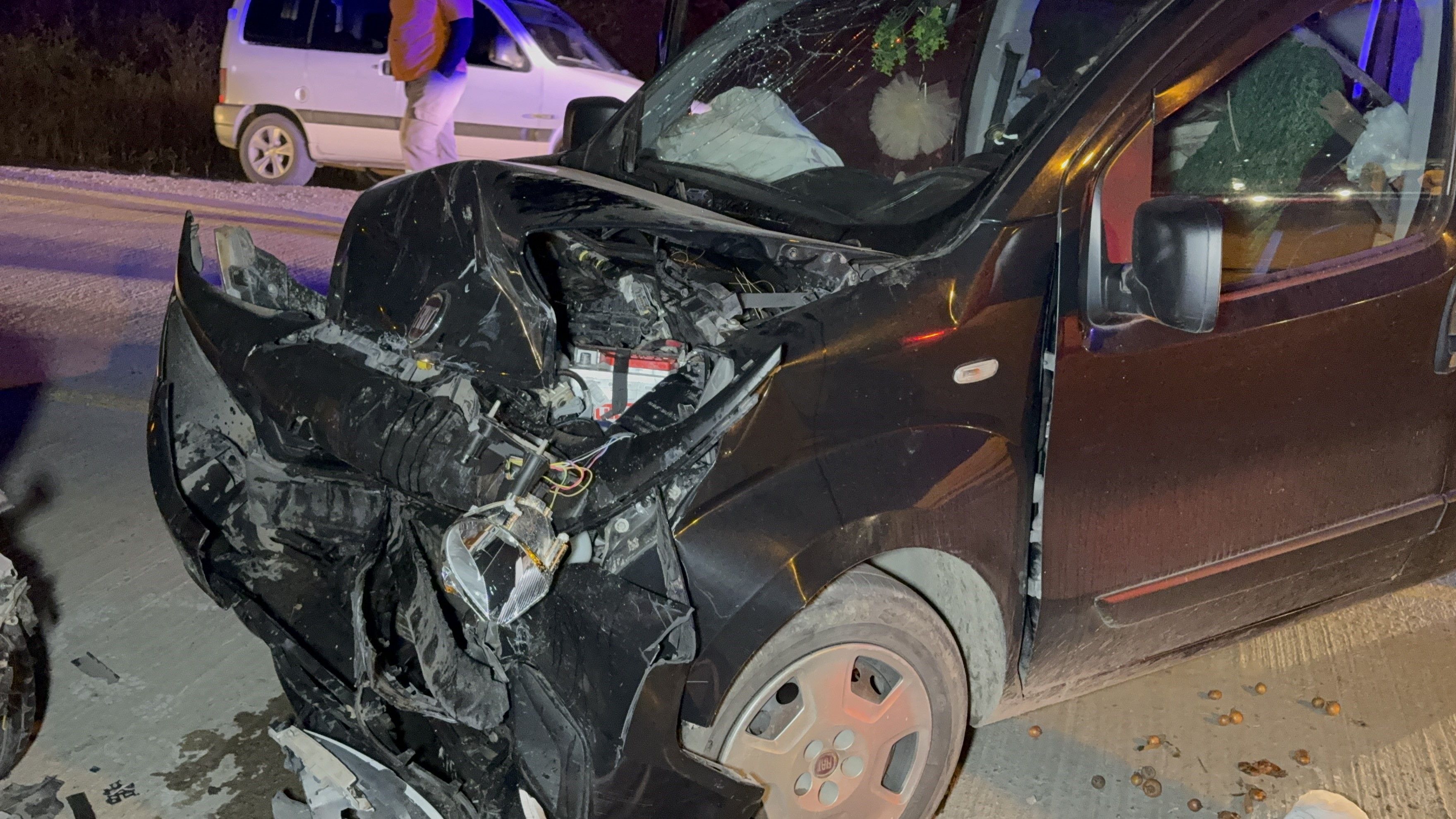 Samsun'da Otomobil Ile Hafif Ticari Araç Çarpıştı 5 Yaralı (2)