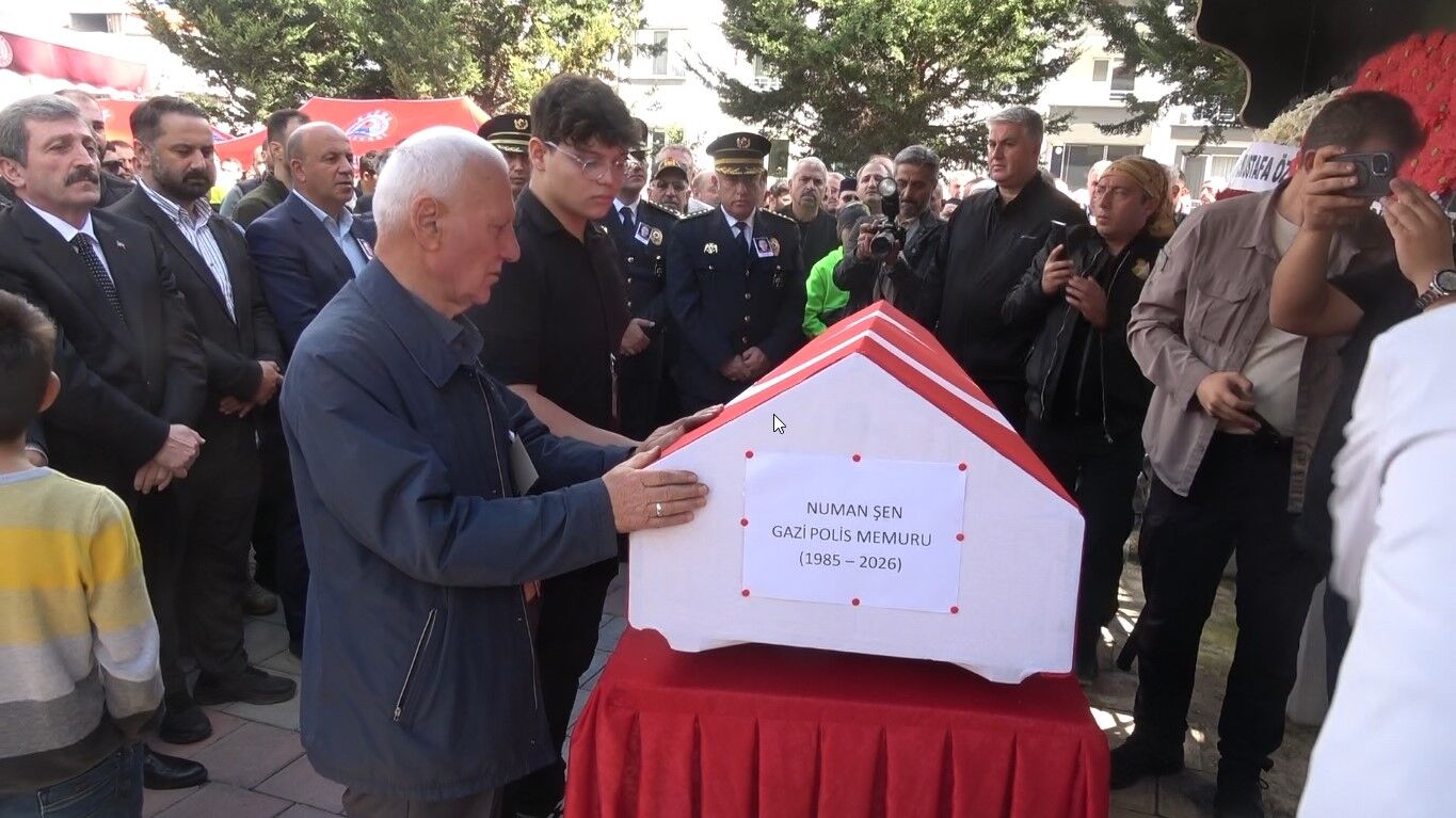 Tekne Kazasında Ölen Polis Memuru Numan Şen, Son Yolculuğuna Uğurlandı (2)