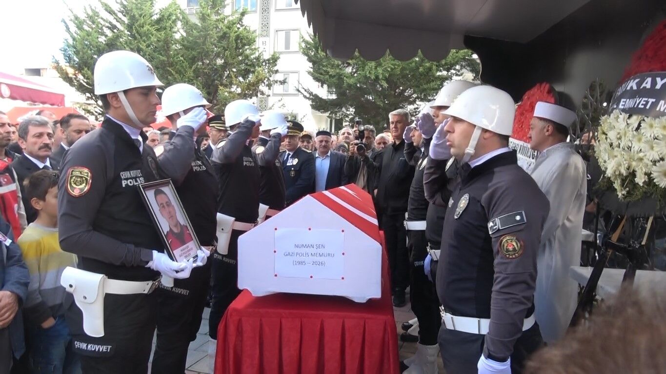 Tekne Kazasında Ölen Polis Memuru Numan Şen, Son Yolculuğuna Uğurlandı (6)