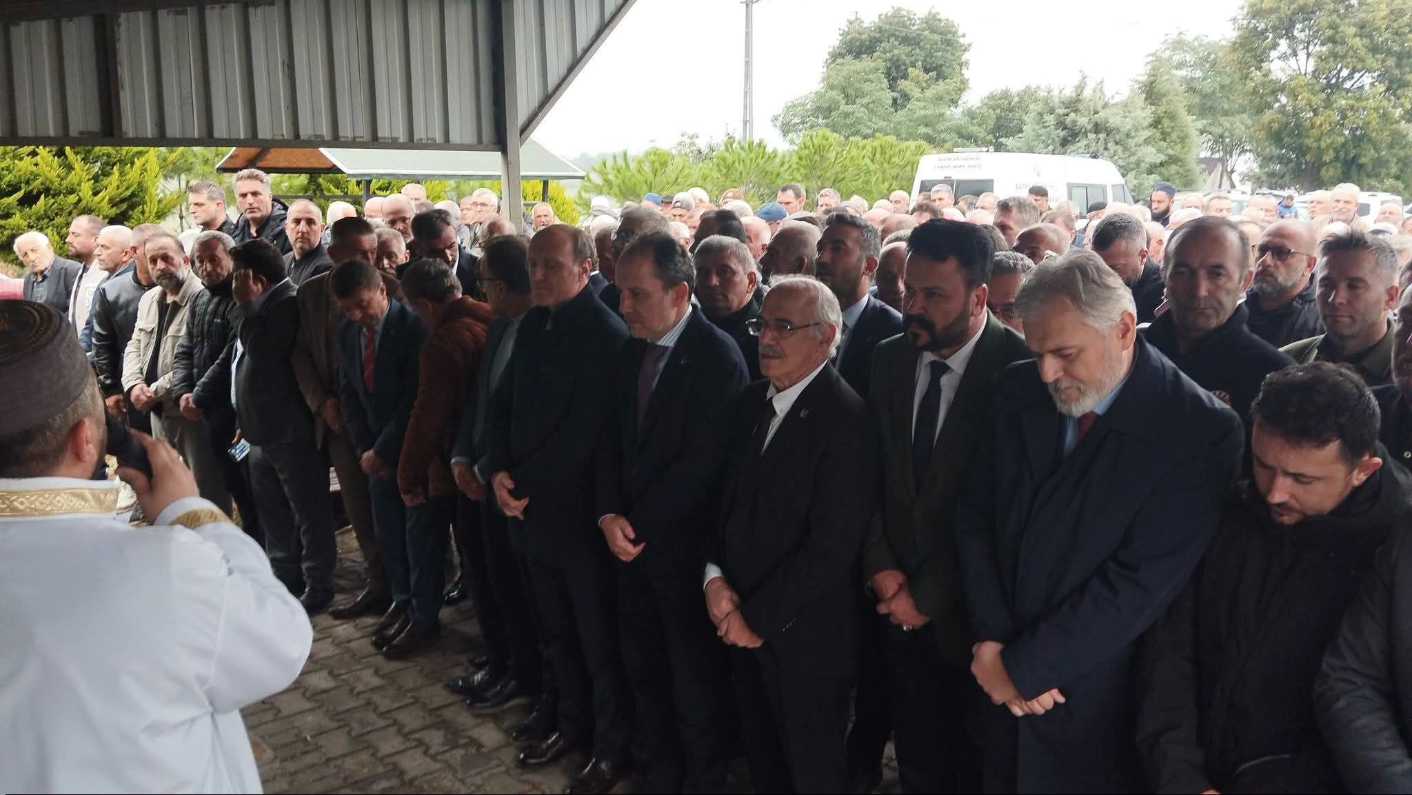 Yeniden Refah Partisi Lideri Fatih Erbakan Bafra'da Cenaze Törenine Katıldı (1)