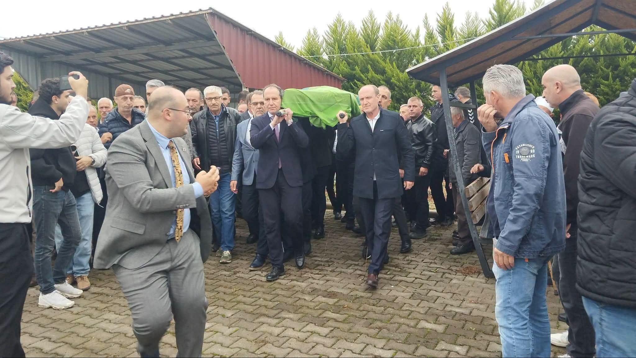 Yeniden Refah Partisi Lideri Fatih Erbakan Bafra'da Cenaze Törenine Katıldı (3)